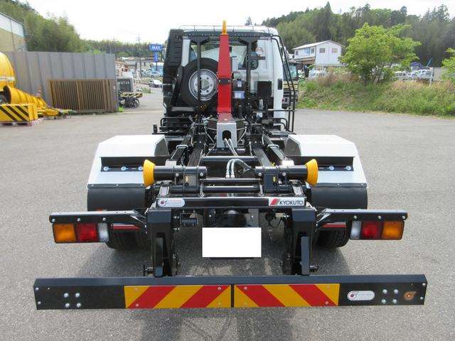 Mitsubishi Fuso Fighter 12