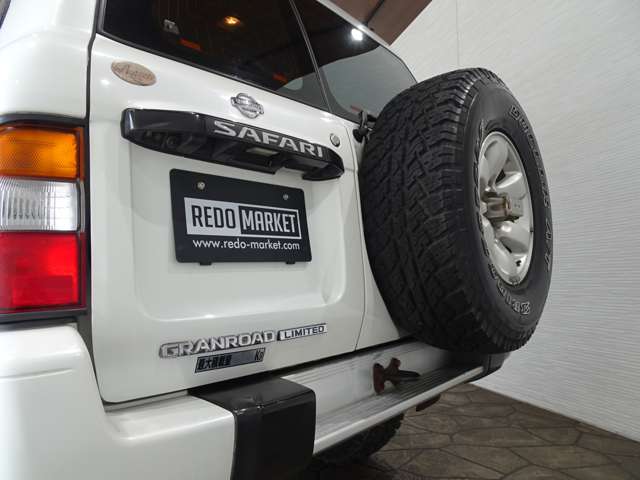 Nissan Safari 12