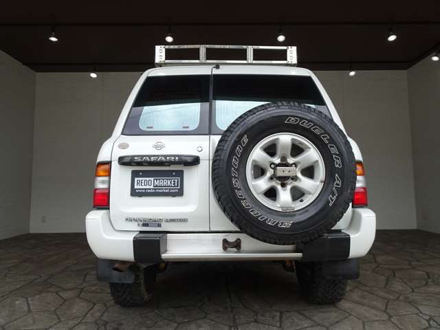 Nissan Safari 10