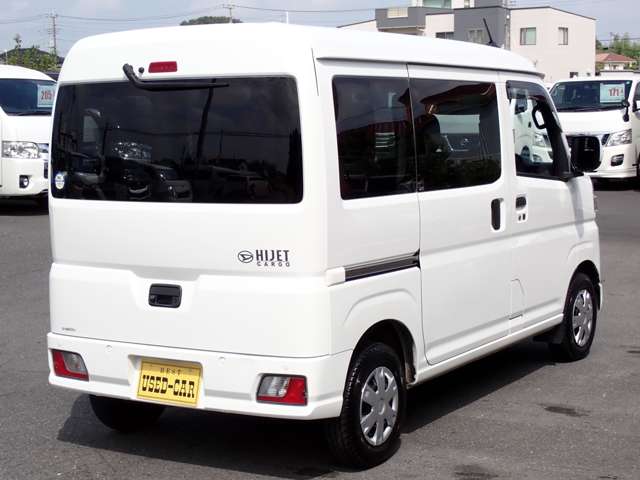 Daihatsu Hijet Cargo 11