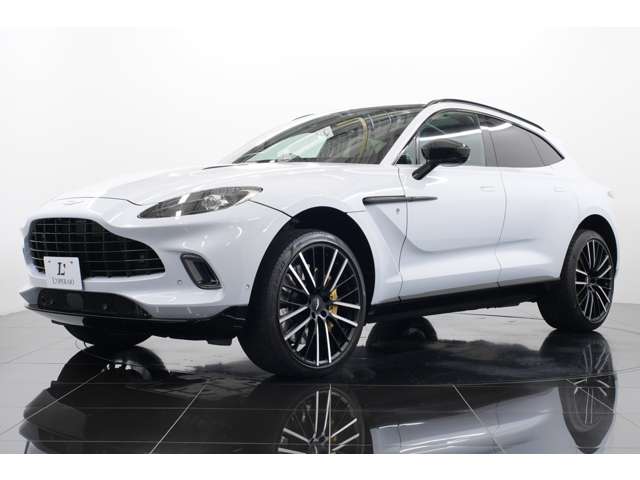 Aston Martin DBX 5