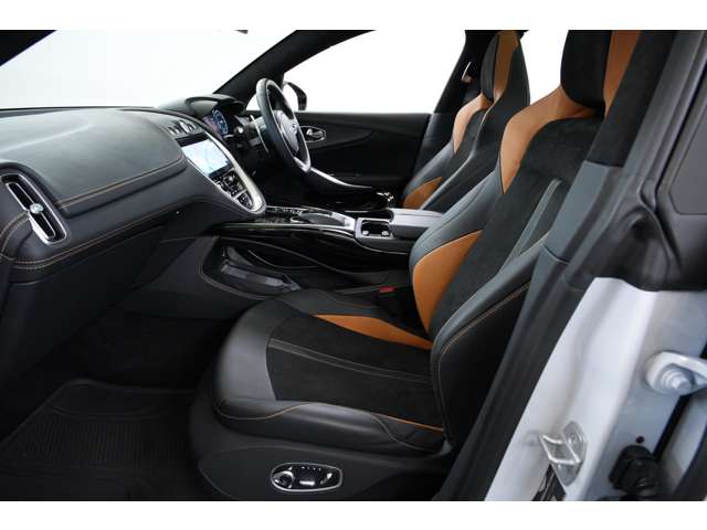 Aston Martin DBX 10