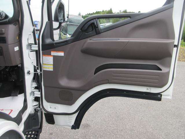 Mitsubishi Fuso Canter 9