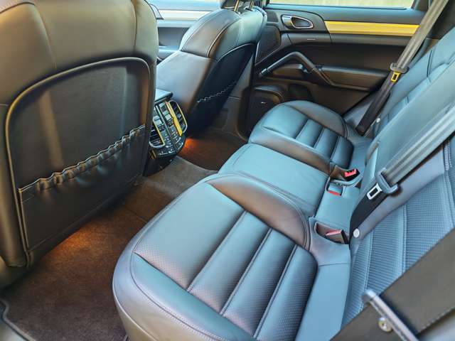 Porsche Cayenne 11