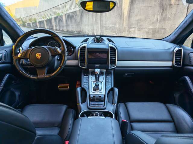 Porsche Cayenne 12