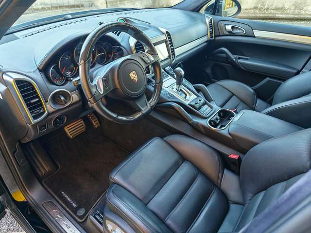 Porsche Cayenne 8