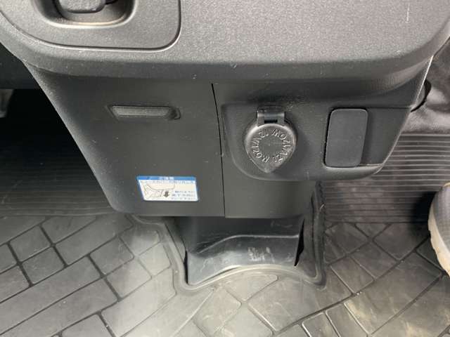 Daihatsu Hijet Cargo 12