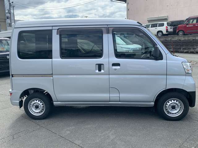 Daihatsu Hijet Cargo 4