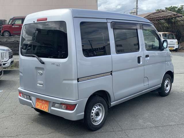 Daihatsu Hijet Cargo 5
