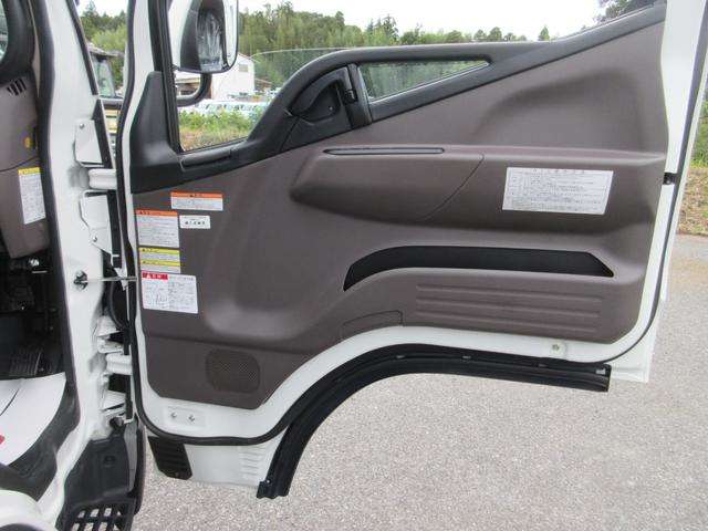 Mitsubishi Fuso Canter 9