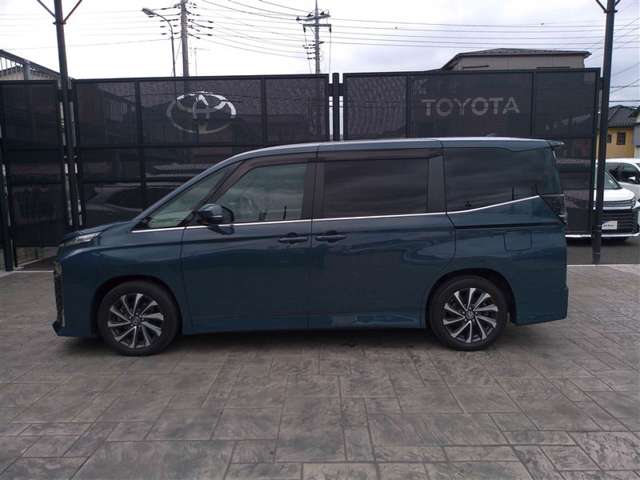 Toyota Voxy 8
