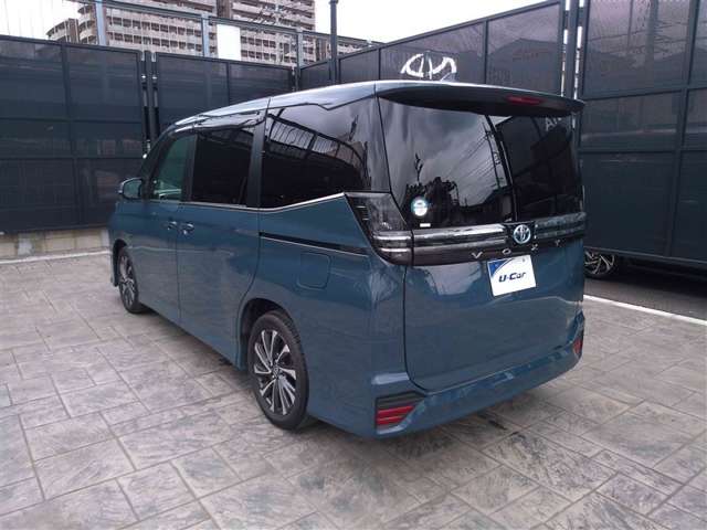 Toyota Voxy 9