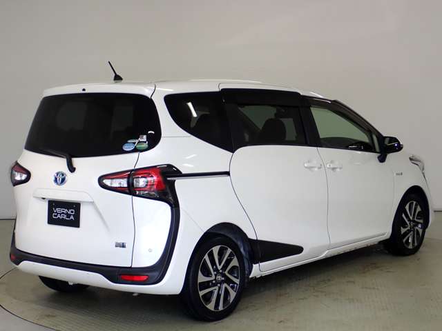 Toyota Sienta 10