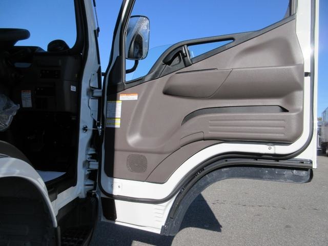 Mitsubishi Fuso Canter 9