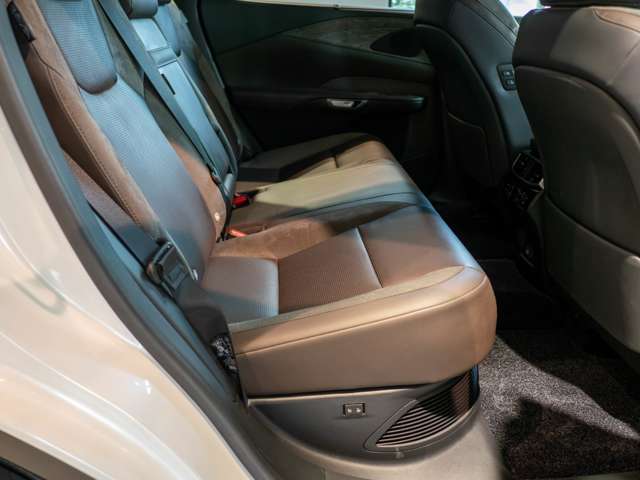 Lexus RX 8