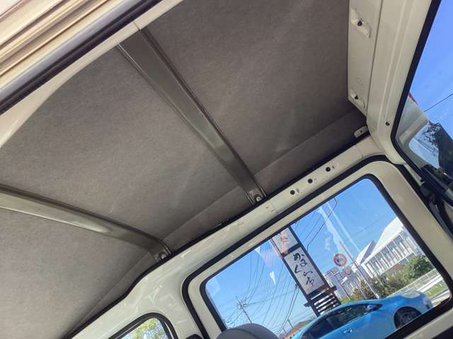 Daihatsu Hijet Deck Van 12
