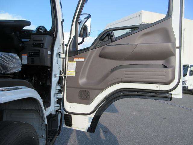 Mitsubishi Fuso Canter 2