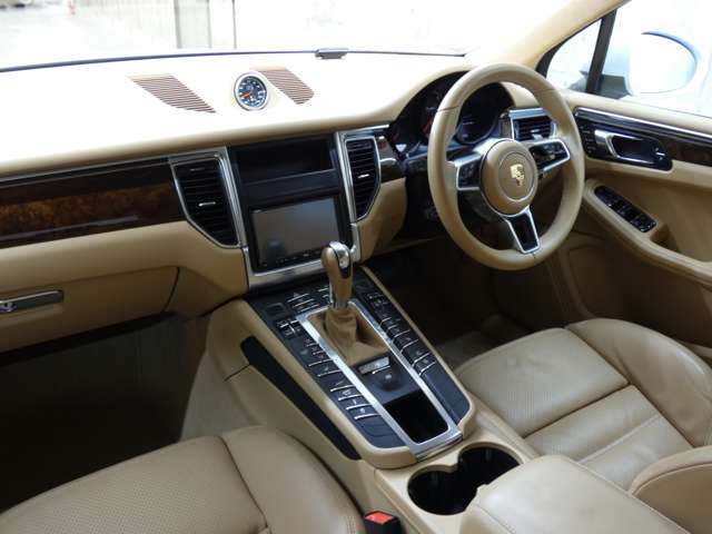 Porsche Macan 3