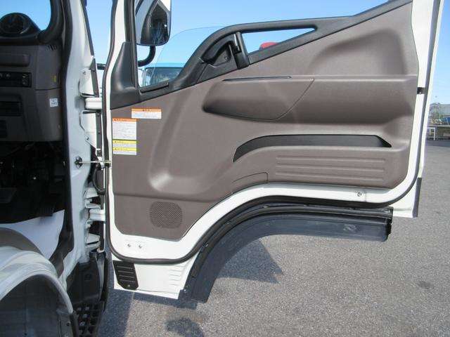 Mitsubishi Fuso Canter 9