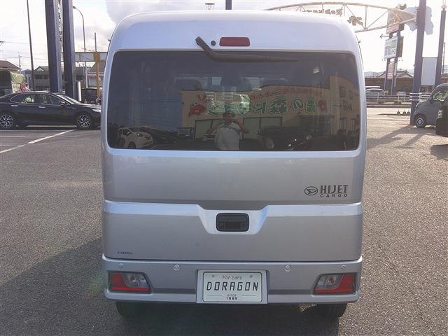 Daihatsu Hijet Cargo 4