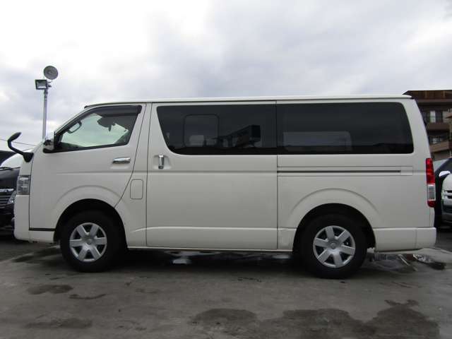 Toyota Regius Ace 11