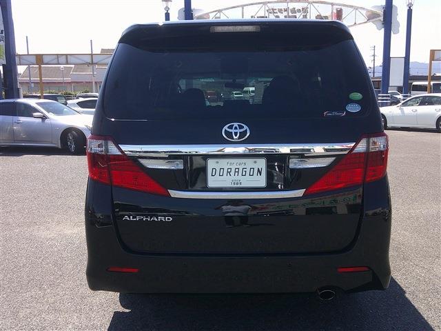 Toyota Alphard 4