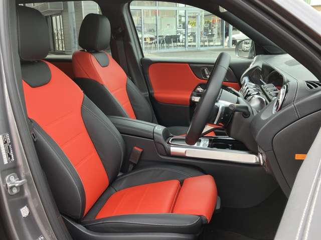 Mercedes-Benz GLB 4