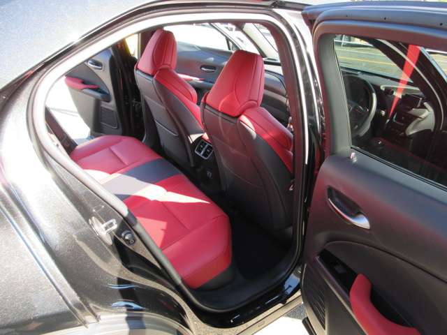 Lexus UX 8