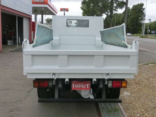 Isuzu Elf 7