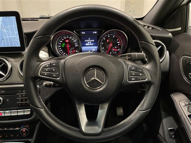 Mercedes-Benz GLA-Class 11