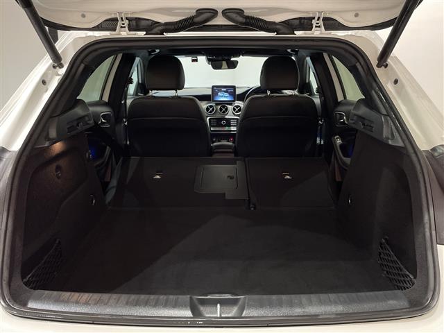 Mercedes-Benz GLA-Class 10