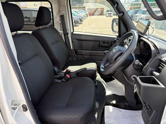 Daihatsu Hijet Cargo 12