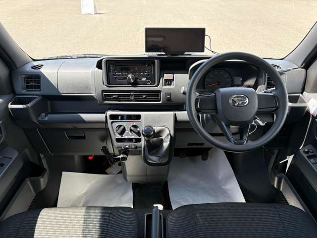 Daihatsu Hijet Cargo 3