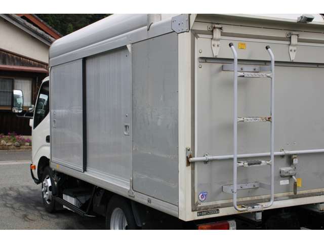 Hino Dutro 12