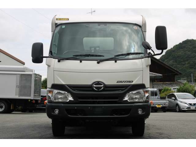 Hino Dutro 4