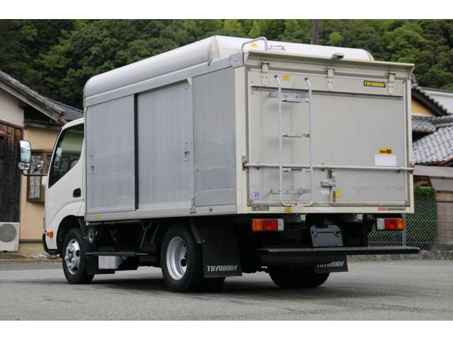 Hino Dutro 8