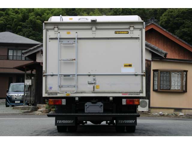 Hino Dutro 10