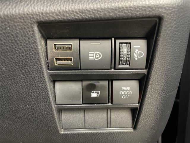 Toyota Noah 12