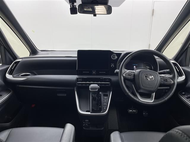 Toyota Noah 4