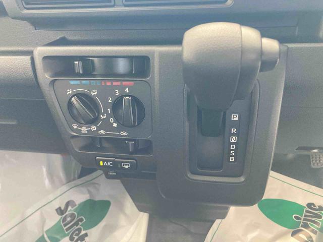 Daihatsu Hijet Cargo 11