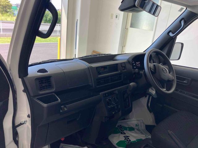 Daihatsu Hijet Cargo 12