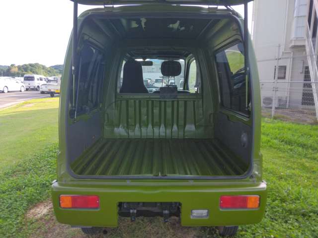 Daihatsu Midget II 11