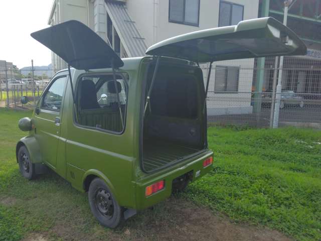 Daihatsu Midget II 12
