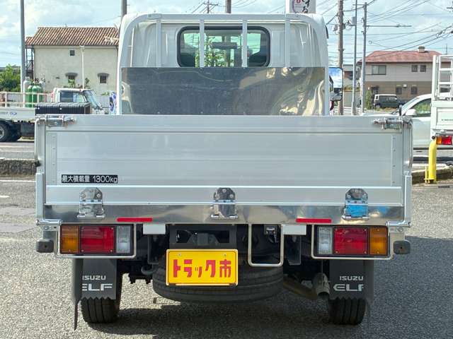 Isuzu Elf Mio 5
