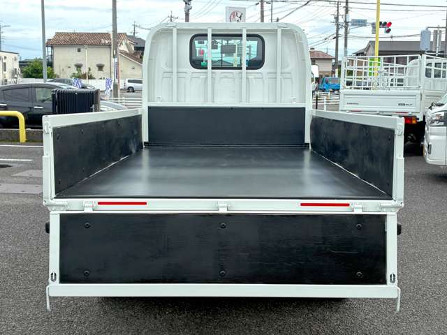 Isuzu Elf 6
