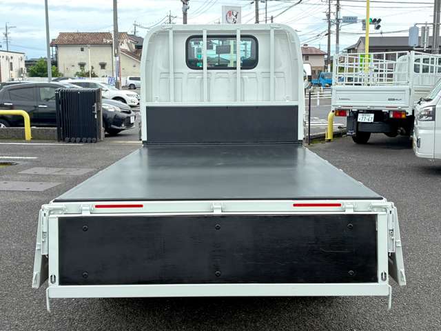 Isuzu Elf 8