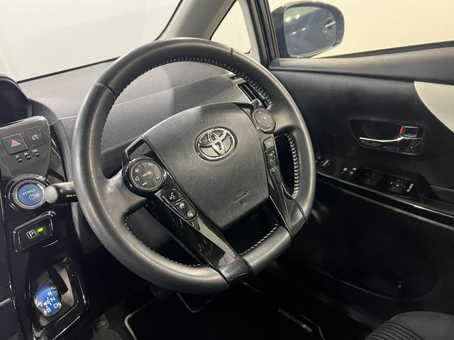 Toyota Prius α 12