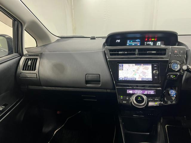 Toyota Prius α 6