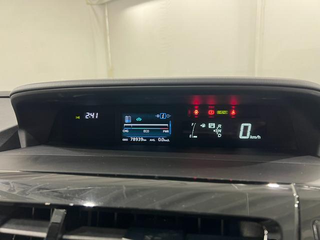 Toyota Prius α 8