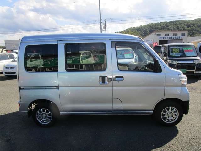 Daihatsu Hijet Cargo 4